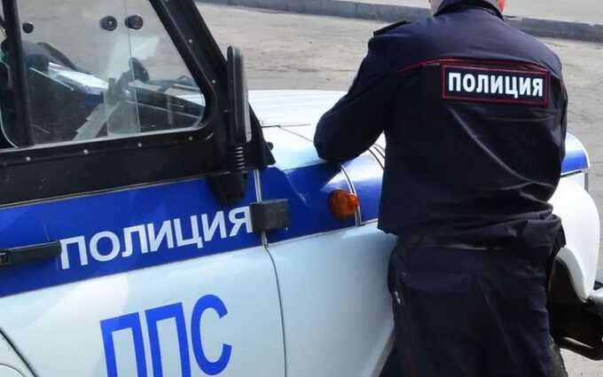 В Тюменской области полицейские задержали автомобиль с двумя детьми, у которых багажнике лежал труп мужчины